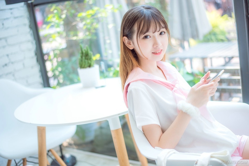 不要随便遇到一个人就对她掏心掏肺的，在你看来，她是朋友，在她看来，你是傻子。